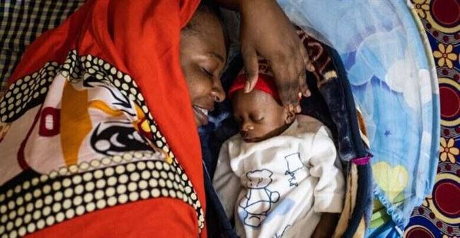 منظمة الصحة العالمية تحث على التلامس بين بشرة الأمهات والرضع الخدج وصغار الحجم من أجل بقائهم على قيد الحياة