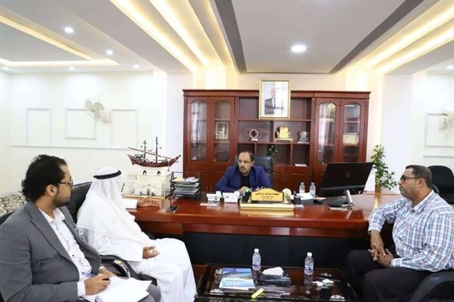 محافظ حضرموت يبحث سبل تنفيذ المنحة الكويتية لإعادة تأهيل هيئة ابن سيناء بالمكلا
