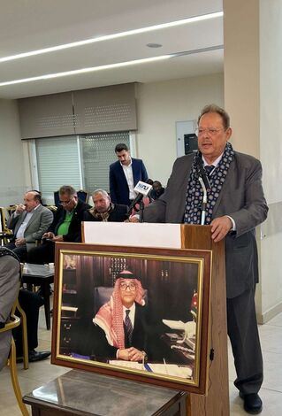 الرئيس علي ناصر محمد يشارك في محاضرة عن مجموعة السلام العربي في الجمعية الأردنية للعلوم والثقافة