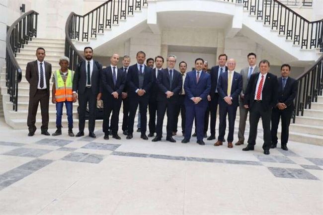 بن مبارك وعدد من السفراء يزورون ديوان عام وزارة الخارجية في عدن