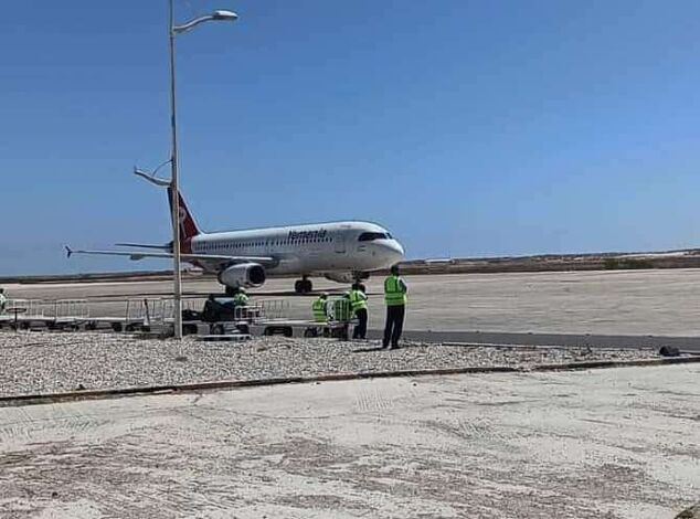 بعد توقف 8 سنوات .. مطار الريان الدولي يستقبل الرحلة المدنية الاولى وعلى متنها 100 راكب
