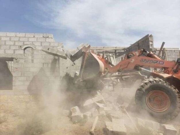 بدعوى ملكيتها لآل حميد الدين.. الحو ثيون يهدمون منازل المواطنين شمال صنعاء