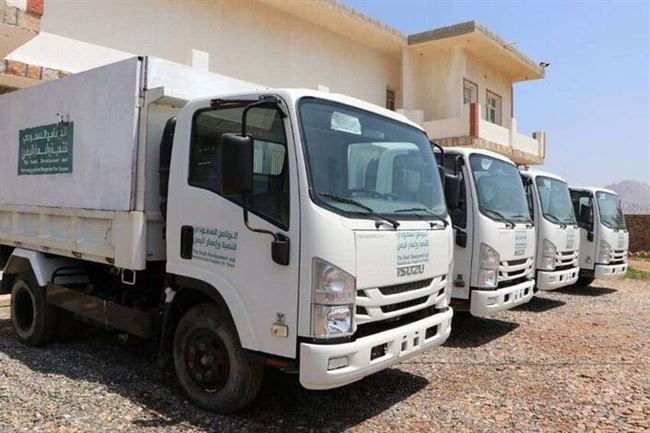 صندوق النظافة بسقطرى يتسلم ٤ سيارات مقدمة من البرنامج السعودي