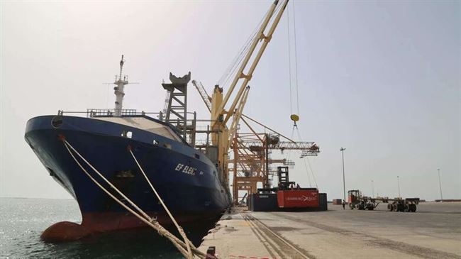 جماعة الحوثي تعلن انتظام وصول السفن التجارية وسفن الحاويات إلى موانئ الحديدة