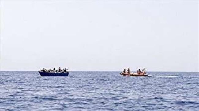 مصرع 7 أشخاص وفقدان 16 في غرق قارب قبالة سواحل محافظة الحديدة