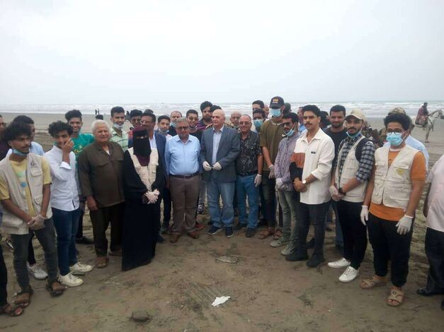 وزير المياه و البيئة يدشن حملة  تشجير و تنظيف سواحل عدن