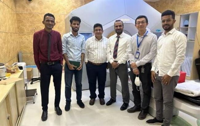 فريق من مركز المكلا الخيري للعلاج الإشعاعي في زيارة عمل إلى ماليزيا