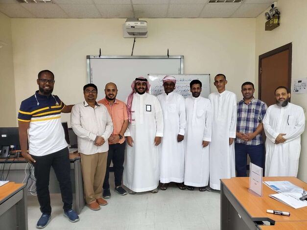 اختتام دورة مشرفي الحركة الجوية في الأكاديمية السعودية للطيران