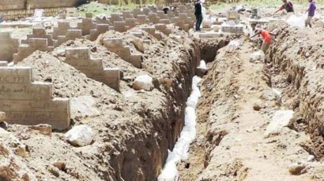 مليشيا الحوثي تدفن عشرات الجثث بصنعاء وتزعم أنها لمجهولين