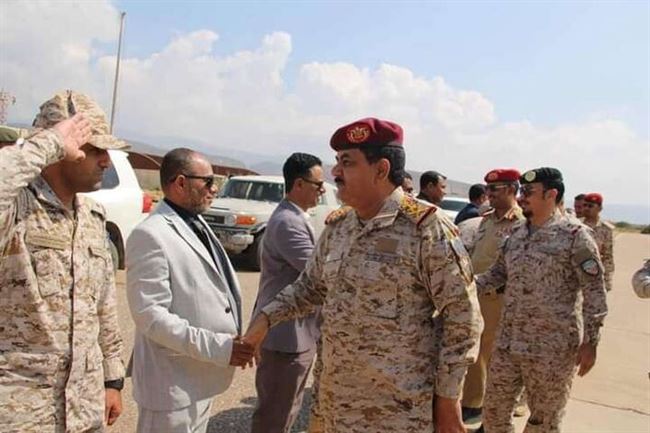 وزير الدفاع يعود إلى عدن بعد جولة ميدانية لمحافظات مأرب وسقطرى والمهرة