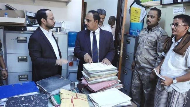 محافظ محافظة حضرموت يطّلع على نشاط عمل  مكتب الخدمة المدنية