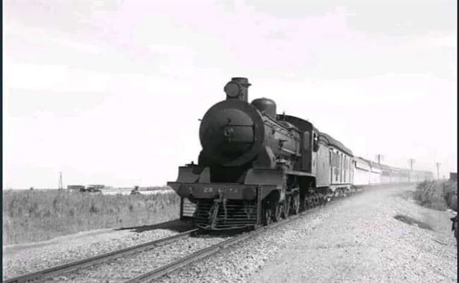 اول قطار في عدن (حافة الريل) عام 1915م