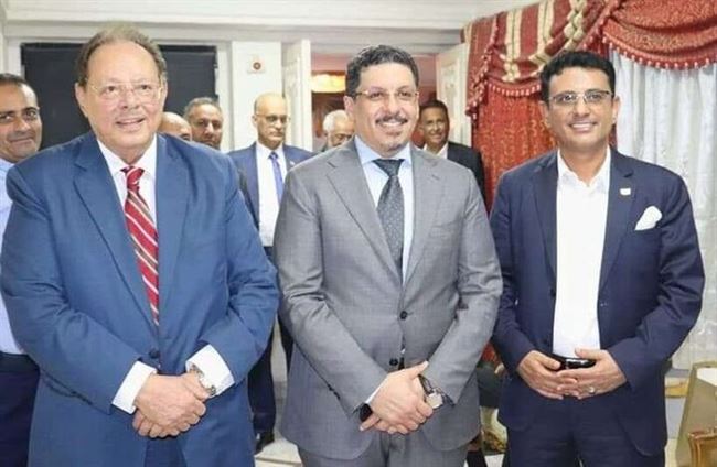 الرئيس علي ناصر يحضر حفل إفطار أقامه السفير مارم في السفارة اليمنية بالقاهرة