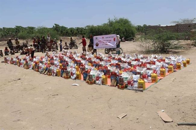 بتمويل من مؤسسة " الثواب " الخيرية.. مؤسسة " شباب " للتنمية الشاملة توزع ( 228 ) سلة غذائية للأسر الأشد فقرا والمصابين بأمراض مزمنة بقرى أبين