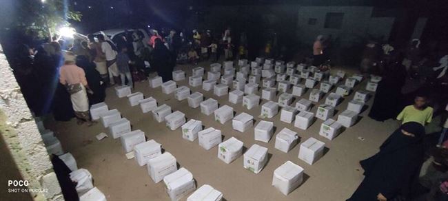 ضمن مبادرة محمد بن راشد آل مكتوم العالمية.. توزيع (500) حقيبة غذائية للأيتام بزنجبار محافظة أبين
