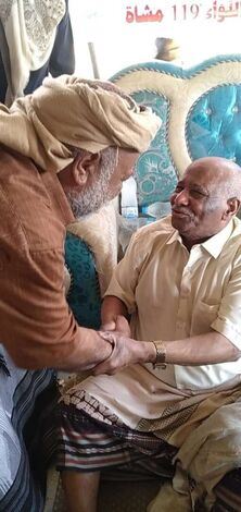 المرشد الزراعي المهندس شكري يزور اللواء فيصل رجب في منزله بمنطقة المخزن