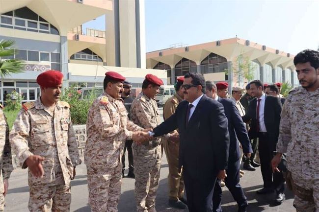 وزير الدفاع يعود إلى عدن بعد زيارة رسمية ناجحة إلى جمهورية مصر العربية