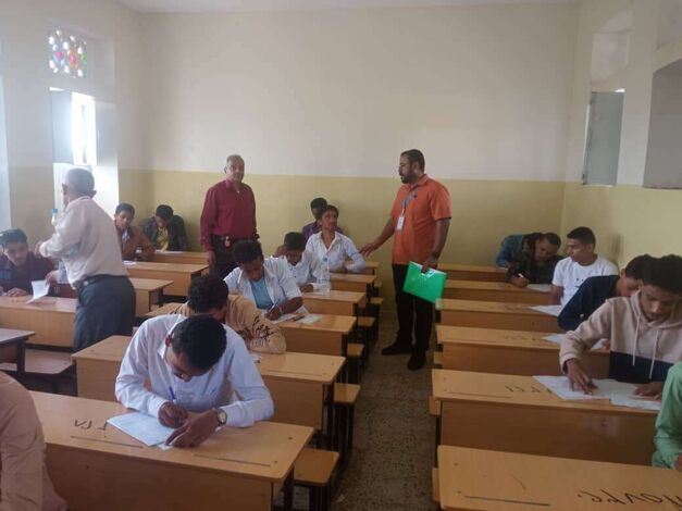 مسؤولون بمكتب تربية جبل حبشي وتعز ووزارة التربية يتفقدون سير امتحانات الثانوية العامة بمراكز المديرية.