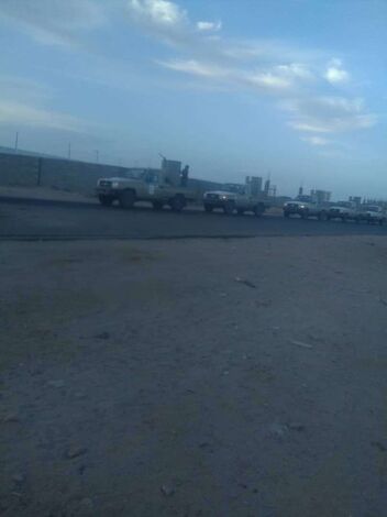 رتل عسكري لقوات درع الوطن يعبر مدينة احور بأبين في طريقه إلى مدينة عدن