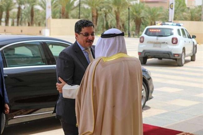 وزير الخارجية يبحث مع الامين العام لمجلس التعاون الخليجي تطورات الاوضاع في اليمن.