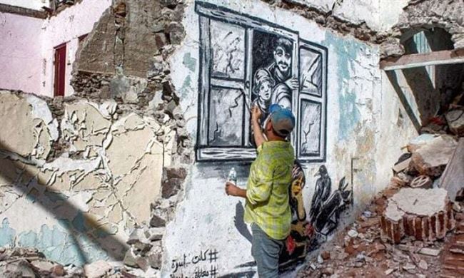 مآسي الحرب رسومات على جدران عدن.. لكن المباني نفسها مهددة بالسقوط- (صور)