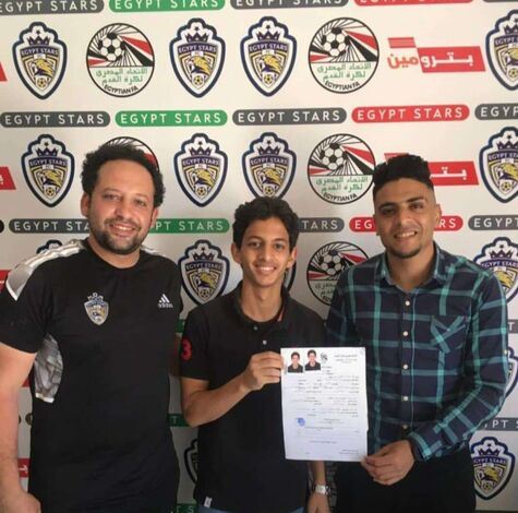اللاعب اليمني الشاب: محمد وضاح يوقع عقدا مع فريق مصري بالممتاز