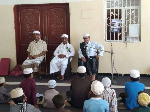مدير مكتب الموجه العام يطلع على سير العملية التعليمية للدورات الصيفية بمساجد مدينة أحور