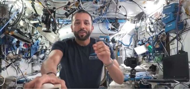 رائد الفضاء الإماراتي سلطان النيادي ينشر صورة لعدن من الفضاء.. ويعلق عليها