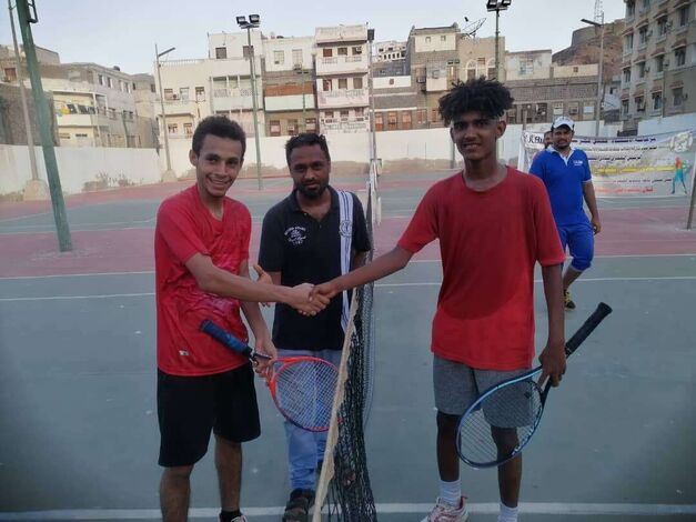 منصور محمد يضرب موعدا نارياً مع عزيز عادل في نهائي البطولة السادسة لنادي التنس العدني