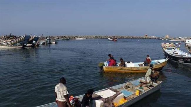 القوات البحرية الإريترية تحتجز وتصادر 4 قوارب صيد يمنية