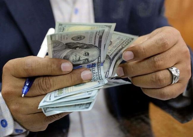 أسعار بيع وشراء العملات الاجنبية في عدن وصنعاء.