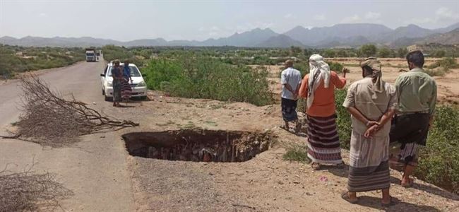 لحج.. مدير عام حبيل جبر يدشن أعمال مشروع انشاء تحويلة للطريق العام