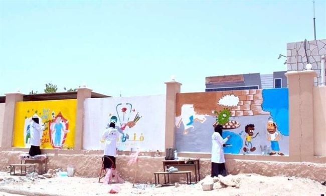 منتسبو منتدى آرت مكس الفني ينفذون لوحات جدارية توعوية بمدينة سيئون ضمن مبادرة "فن واعي"